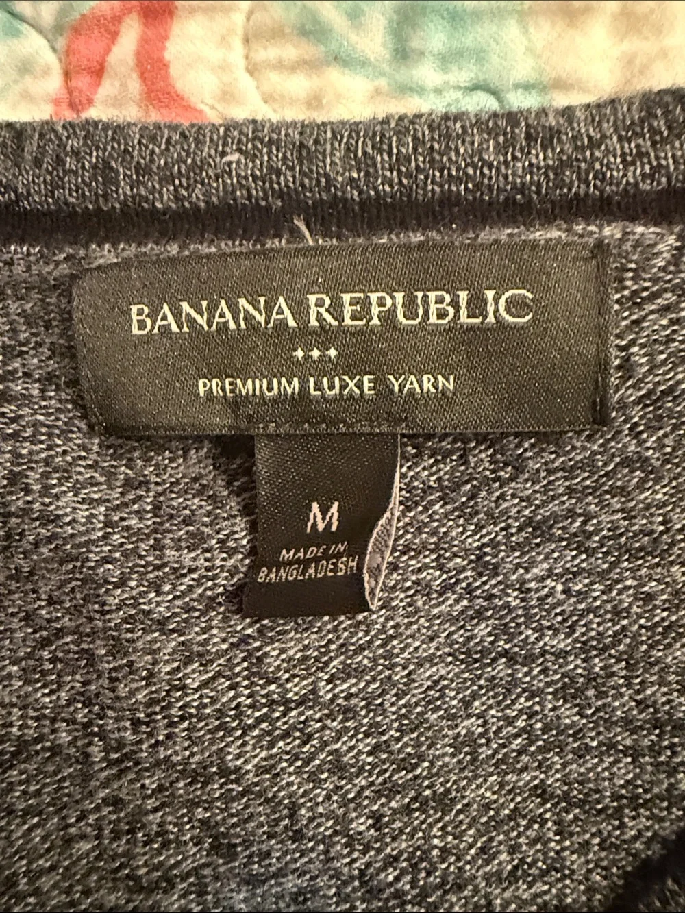 Banana Republic Men's Heather Dark Gray V-Neck Sweater